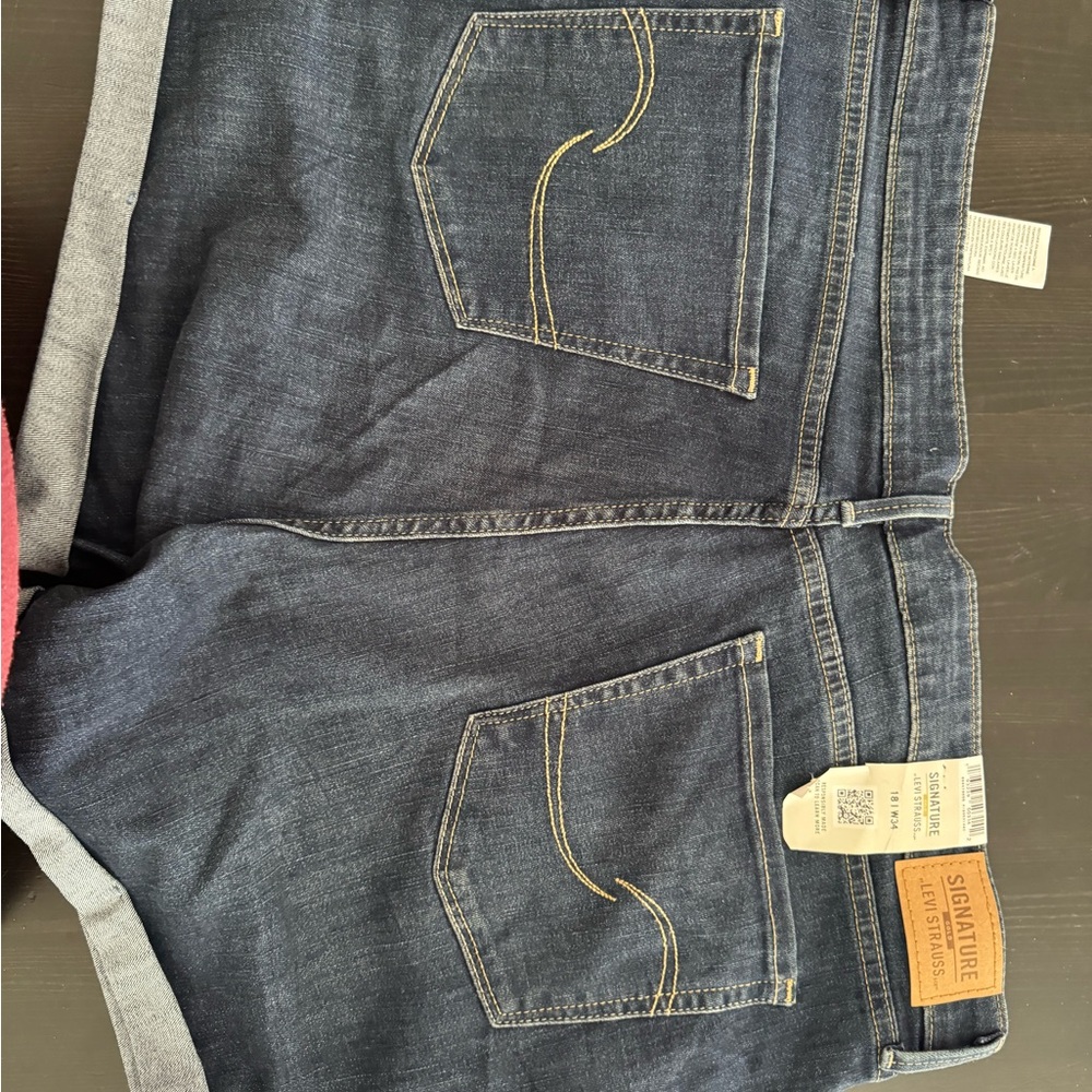 Signature by Levi Strauss & Co. Gold Label Women's Mid-Rise 5” Shorts SZ 18